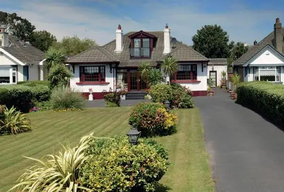 Beautiful property in a long front garden